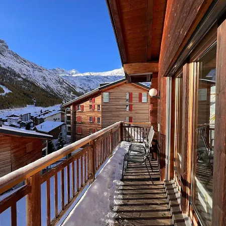 Alpesi faház Snow Ball Panoramic View In The Center Of